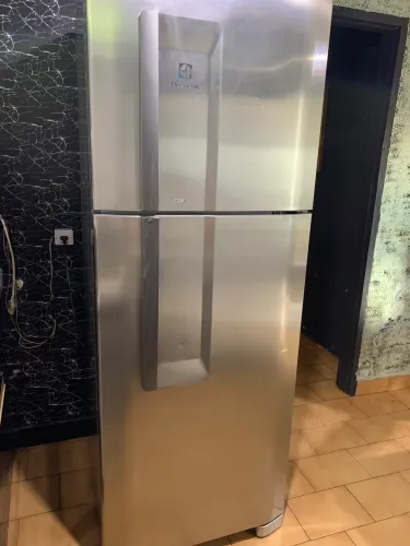 Vende se geladeira Eletrolux 450 litros 110 volts tudo ok ? 