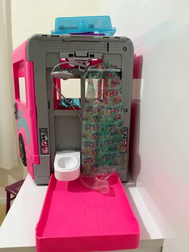 Trailer da Barbie em estado de novo