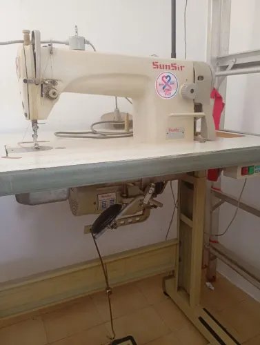 Máquina de costura reta profissional