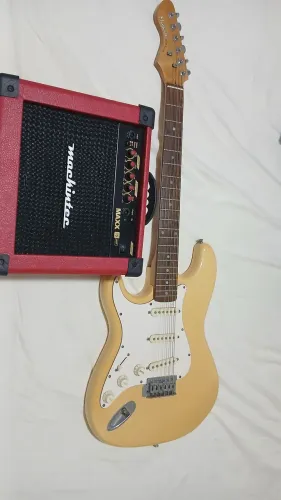 Kit Guitarra Stratocaster Canhoto Michael + Amplificador Mackintec