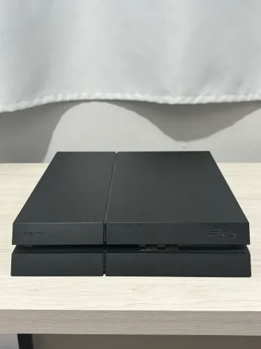 PS4 com 2 controles
