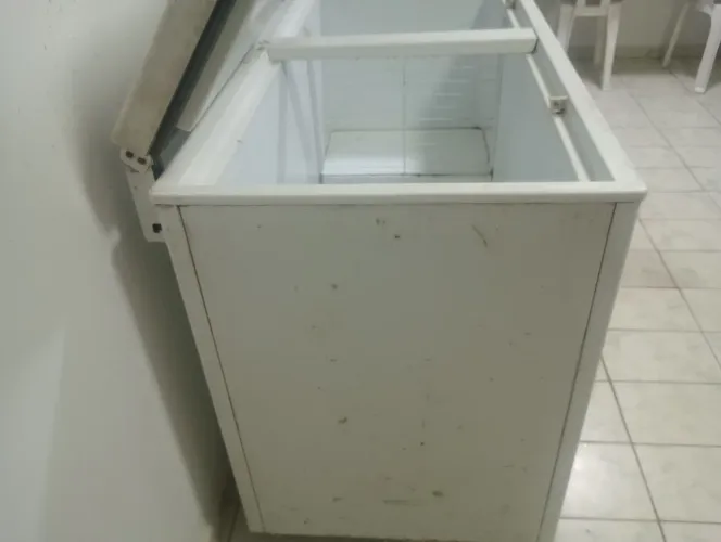 Vendo um freezer 2 tampa