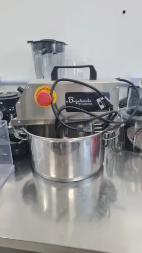 Panela mexedora abrigadeirinha