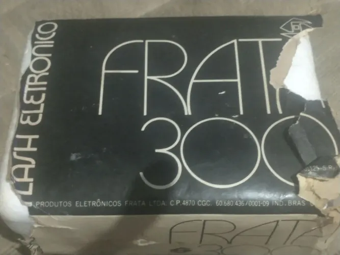 Flash Eletrônico Frata 300 um modelo vintage dos anos 70