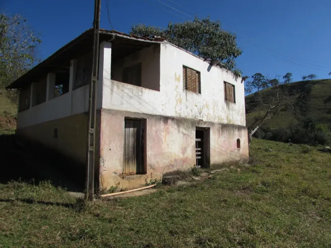 Sitio 10,0 hectares em Camanducaia MG com cachoeira e lago