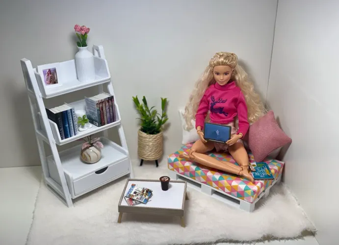 Estante e Sofá  Miniatura Escala 1:6 com Acessórios Realistas