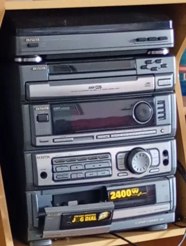 Aiwa com toca vinil