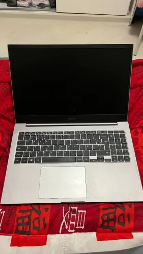 Notebook Samsung Book X30 Core I5 8gb Ram 1tb 15,6 Prateado Prata (Usado)