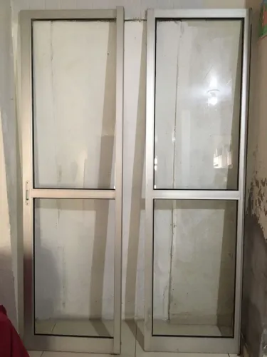Porta de correr 2 folhas tem que fazer a esquadria ! Não Aceito proposta