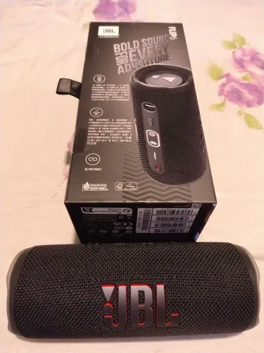 JBL Flip 6 som potente original IP67 12 horas de reprodução. Produto novo pouquíssimo uso.