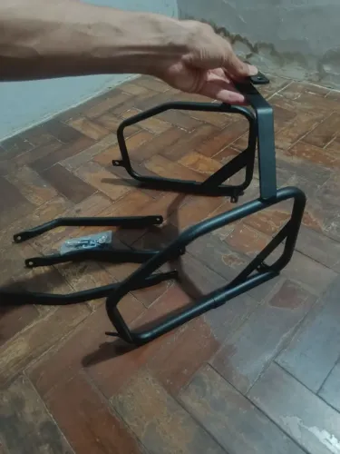 Protetor de carenagem traseiro/ ou afastador de alforge.