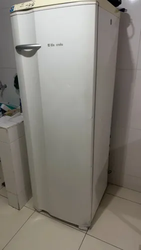 Geladeira eletrolux gelando perfeitamente ,entrego !