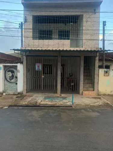 Vende se casa com 1:andar
