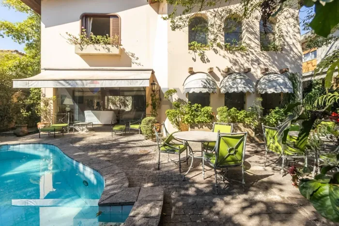 Casa à venda na Rua Araporé no Jardim Guedala com 447 m² de área construída , 5 quartos e