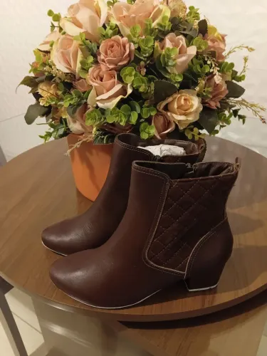 Bota Usaflex em Couro Nova