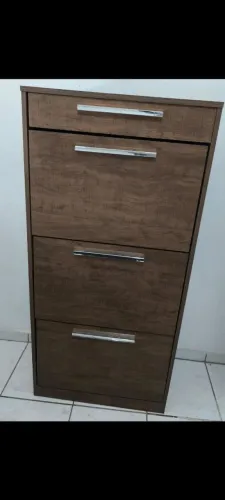 Sapateira em ótimo estado