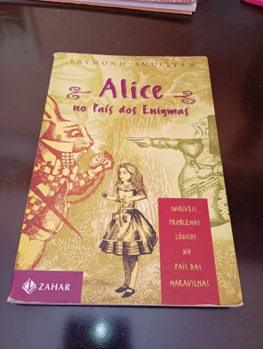 Alice no País dos Enigmas