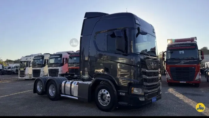 SCANIA R-450 6X2<br>2021/2022<br>CABINE RH (TETO ALTO)