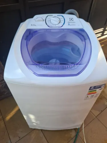 Maquina de lavar 8.5kg silenciosa, faz todos os processos . Sem frescura de aparência.
