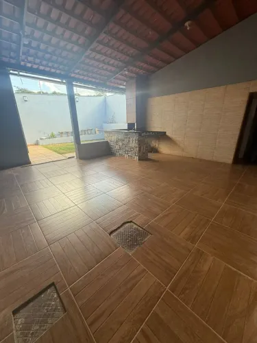 Casa 3/4 Usada 300m2 Av. Brasil Sul, atrás Sunflower só R$ 530 mil