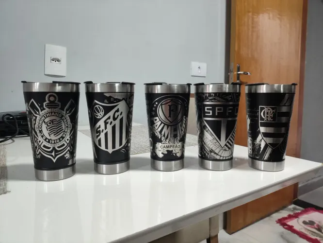 Copos de times desenhos a lazer