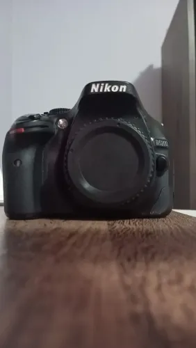 CÂMERA NIKON D5200 // APENAS CORPO