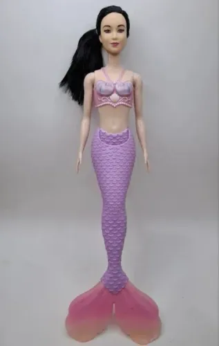 Barbie sereia com cabeça de fashionista oriental