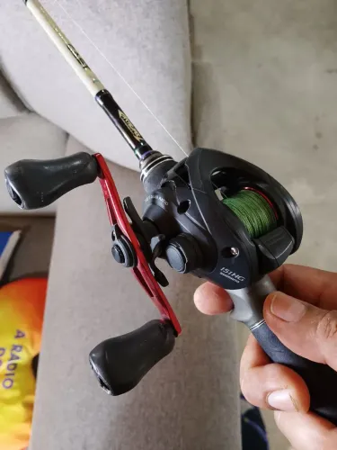 Vendo vara Artemis infinte cast 20lbs 1,92mts 6"3 inteira com carretilha Shimano caius.