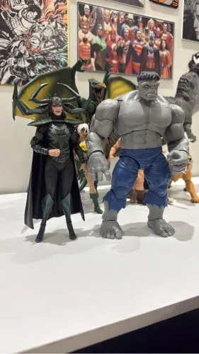 Hela marvel legends custom mcfarlane