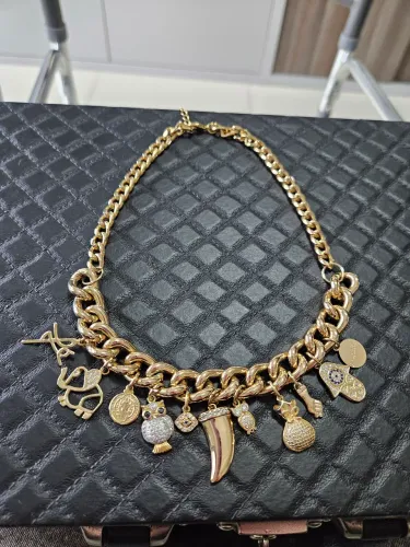 Corrente com patuas banhada a ouro 18 k