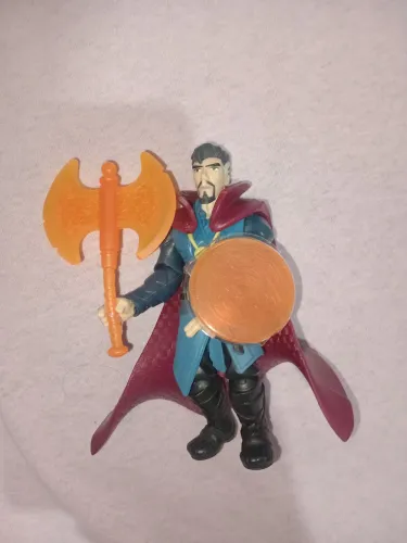 Boneco doutor estranho da marvel