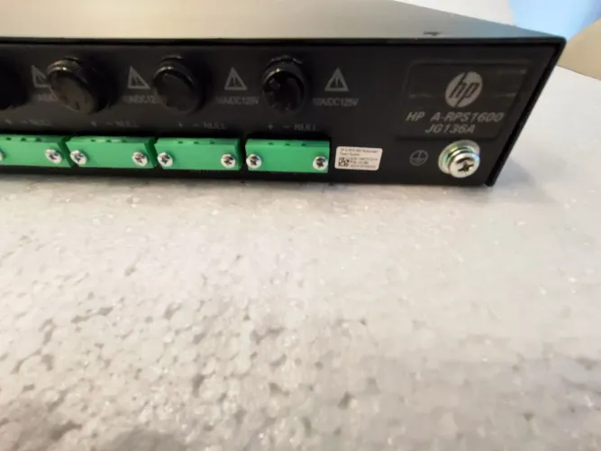 ? HPE RPS1600 JG136A - Fonte Redundante para Switches HPE / Aruba