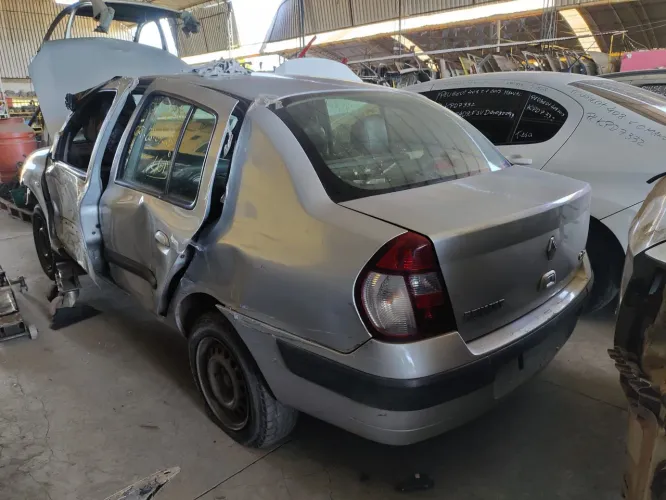 VENDE-SE PEÇAS CLIO 1.6 16V 2005 - COM NOTA FISCAL 