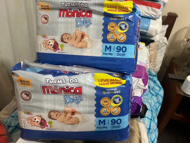 Vendo fralda turma da Mônica 2 pacotes de 90 unidades cada