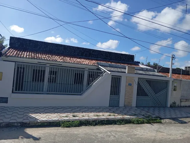 Casa em Cidade Satélite - R$ 350 mil