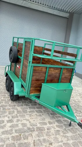 Reboque para 2 cavalos novo
