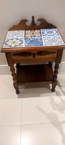 Mesinha de cabeceira 