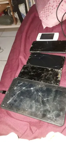 Quatro celulares tem que trocar a tela ou perga tirar peças