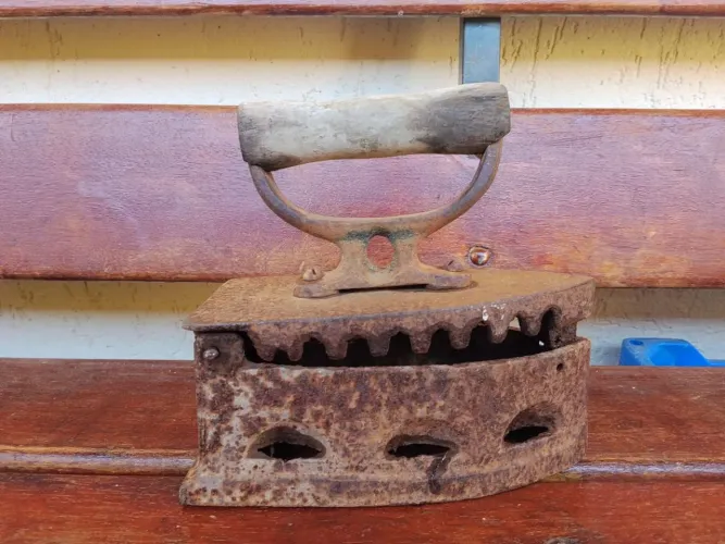 Ferro braseiro antigo ferro de passar ferro fundido enfeite antiguidade cenário decoração