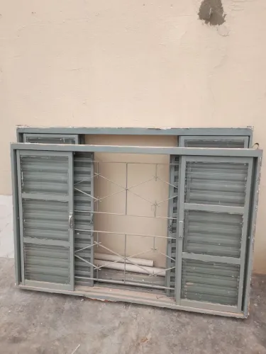 Janela 4 folhas de ferro