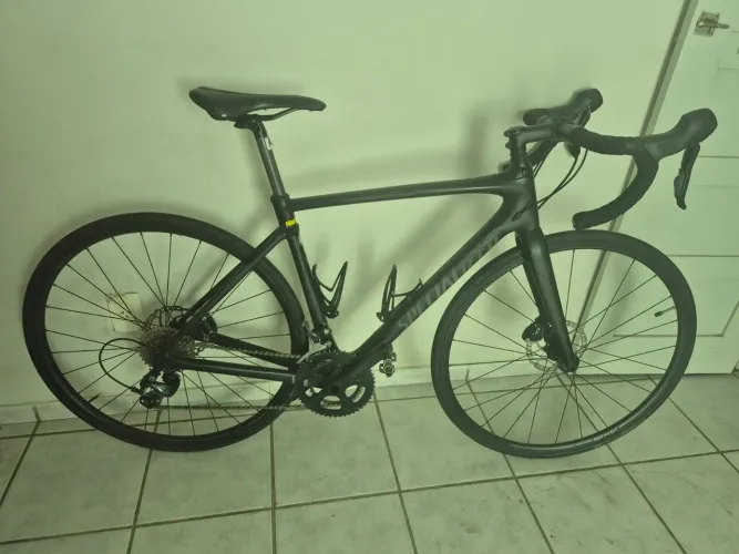 bicicleta Specialized Roubaix em carbono PNEUS NOVOS