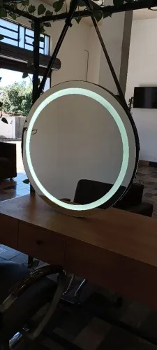 ESPELHO CIRCULAR DUPLO<br>LED COM BOTÃO TOUCH<br>80X80 CM COM ALÇA<br>AJUSTÁVEL EM COURO