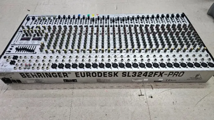 Mesa De Som Behringer Eurodesk Sl3242fx Pro 32 Canais