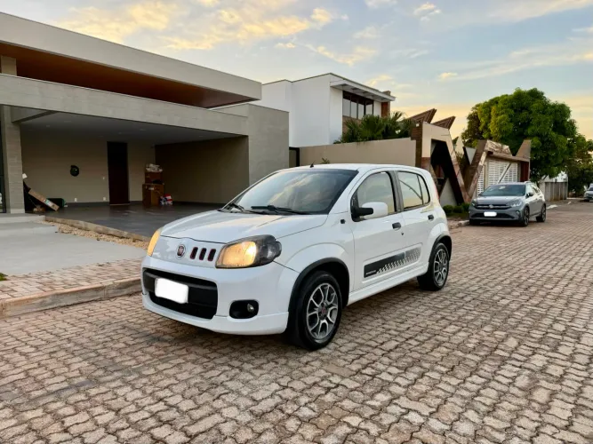Fiat Uno Sporting 1.4 EVO Fire Flex 8V 4P 2014