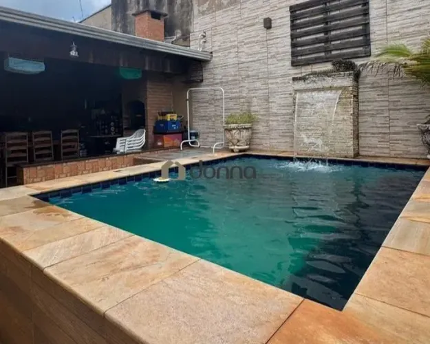 Casa Residencial à Venda em Vila Militar, Uberaba 3 Quartos, Piscina e Espaço Gourmet