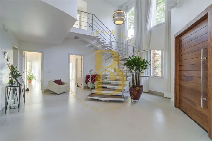 Casa de vila com 467 m², 4 quartos sendo 4 suítes à venda no bairro Jardim dos Estados.
