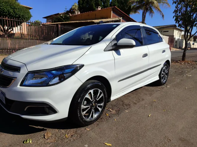 Chevrolet Onix Hatch LTZ 1.4 8V Flex Power Mec. 4P 2014