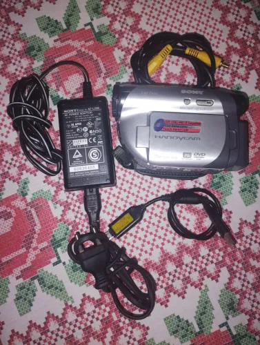 Camera digital HANDYCAM DCR-DVD105 SONY