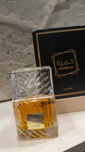 Perfume khamrah lattafa árabe