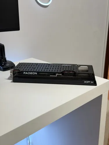 Placa de Vídeo RX 7800 XT 16GB XFX - Pego troca